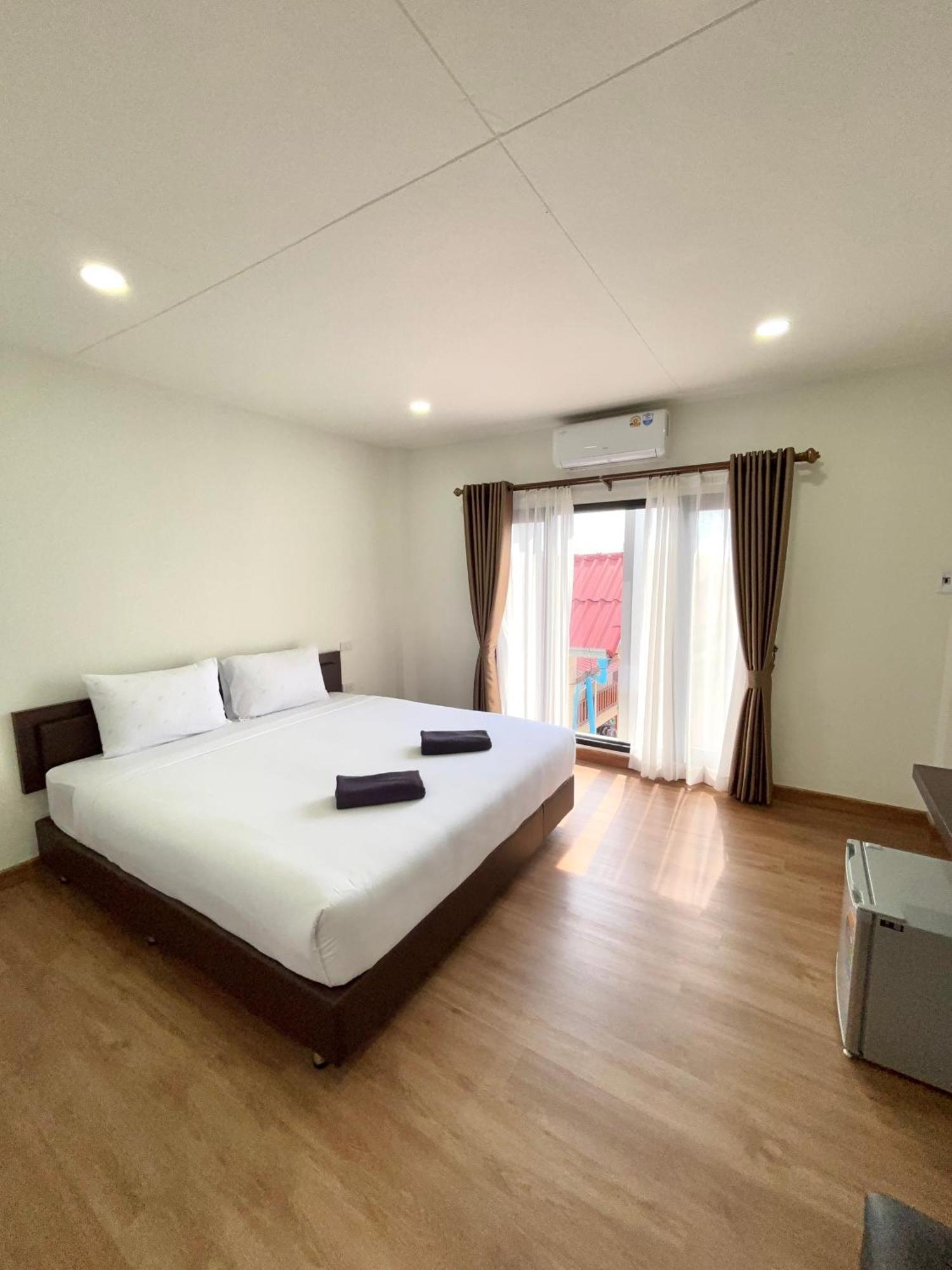 Bordin Hotel Убонратчатхани Экстерьер фото