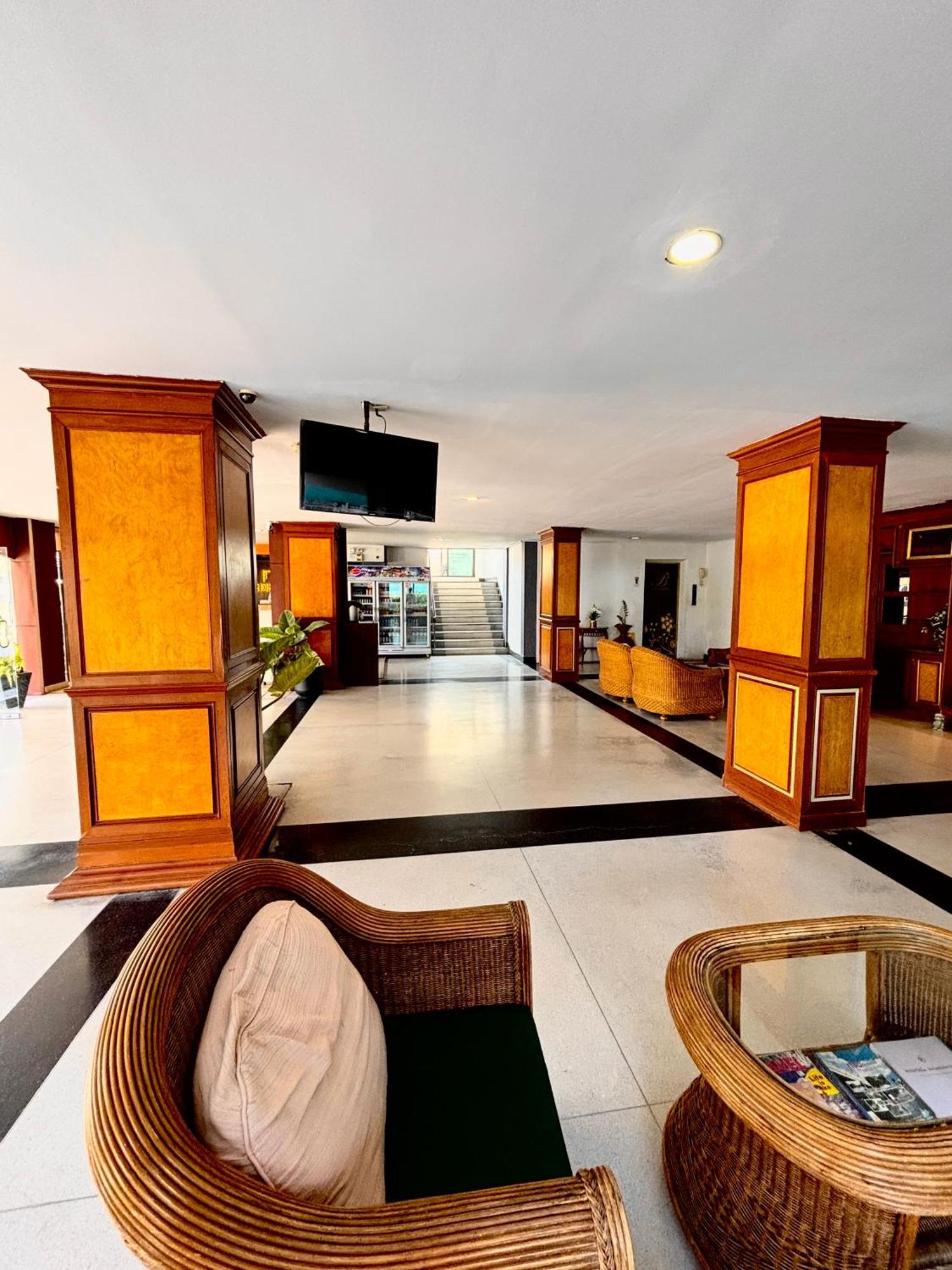 Bordin Hotel Убонратчатхани Экстерьер фото