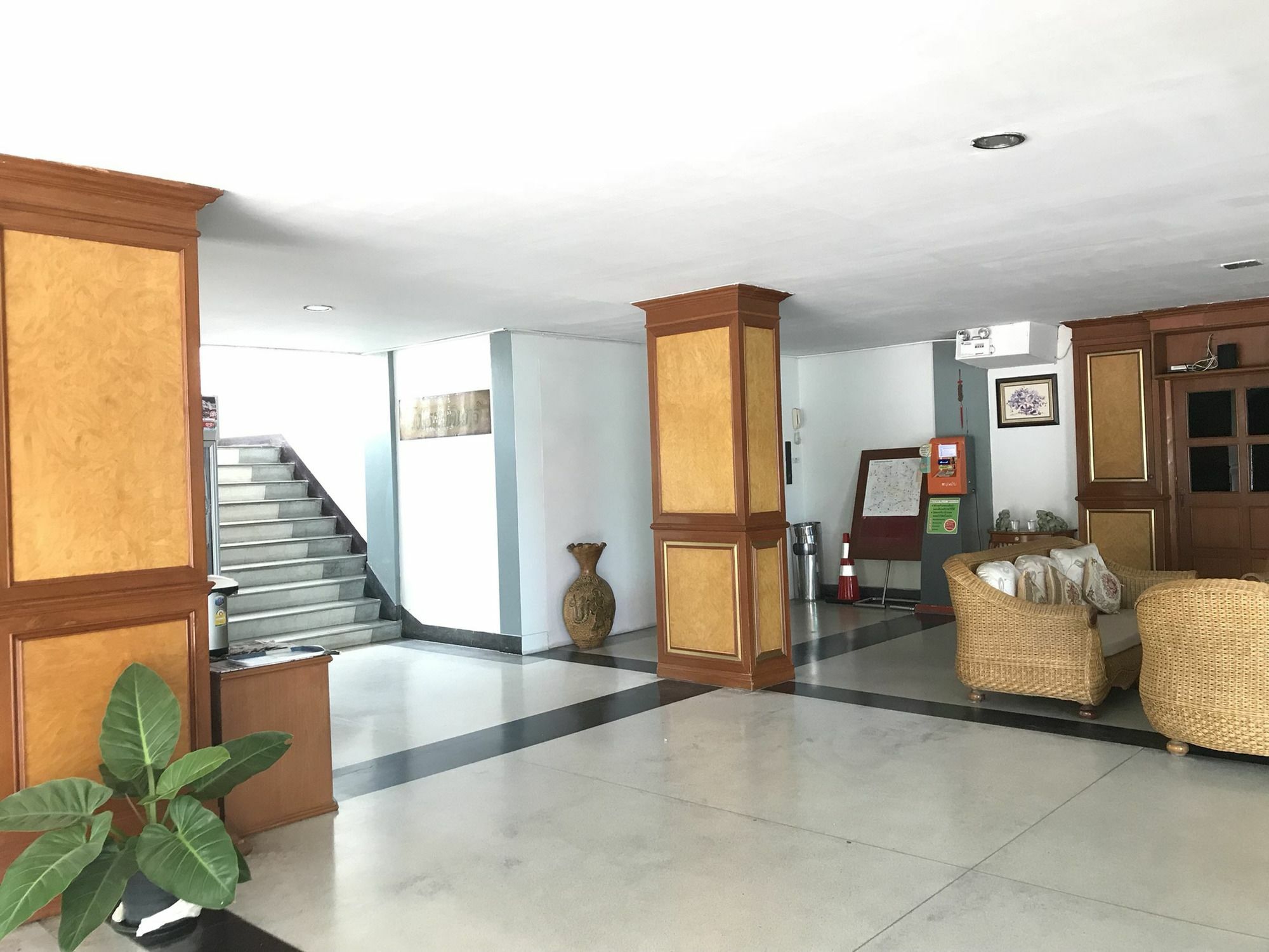 Bordin Hotel Убонратчатхани Экстерьер фото