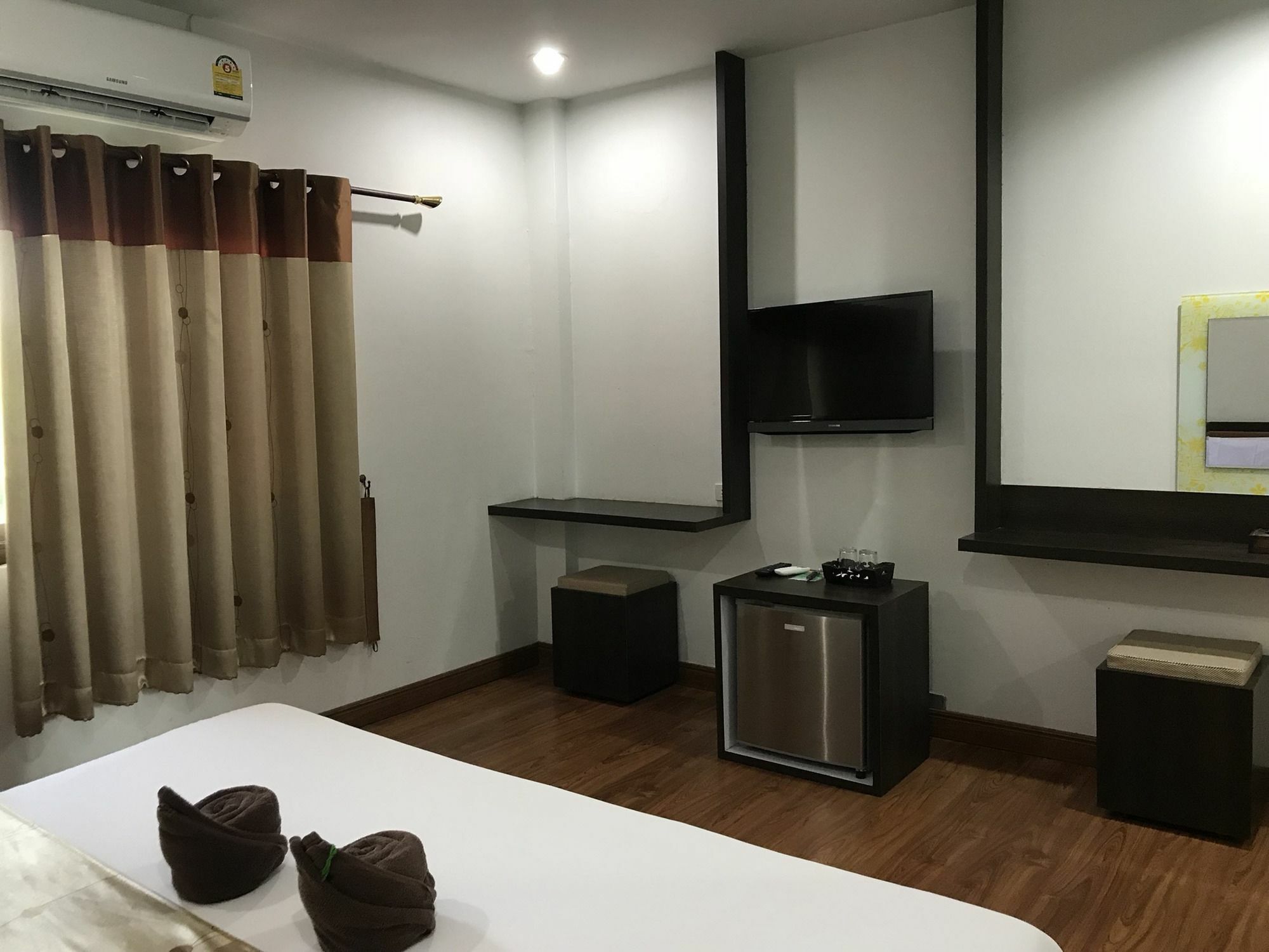 Bordin Hotel Убонратчатхани Экстерьер фото