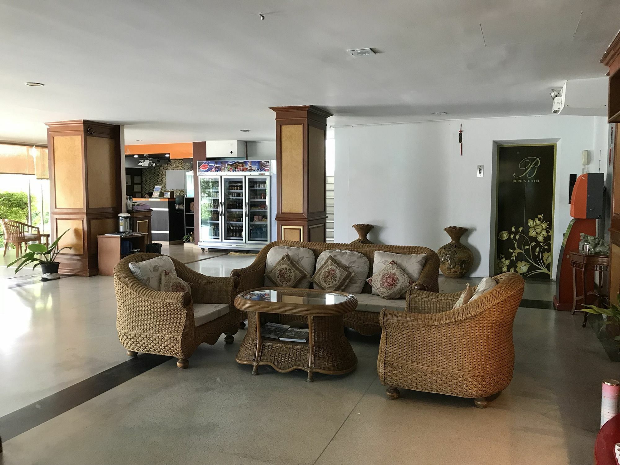 Bordin Hotel Убонратчатхани Экстерьер фото