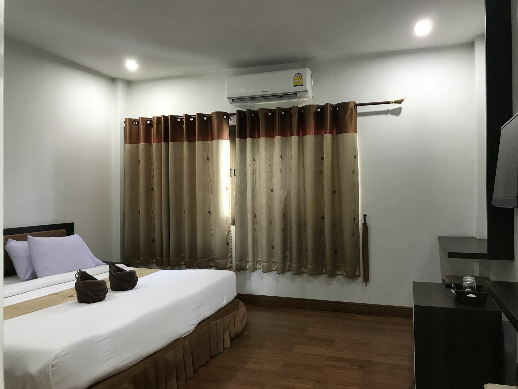 Bordin Hotel Убонратчатхани Экстерьер фото